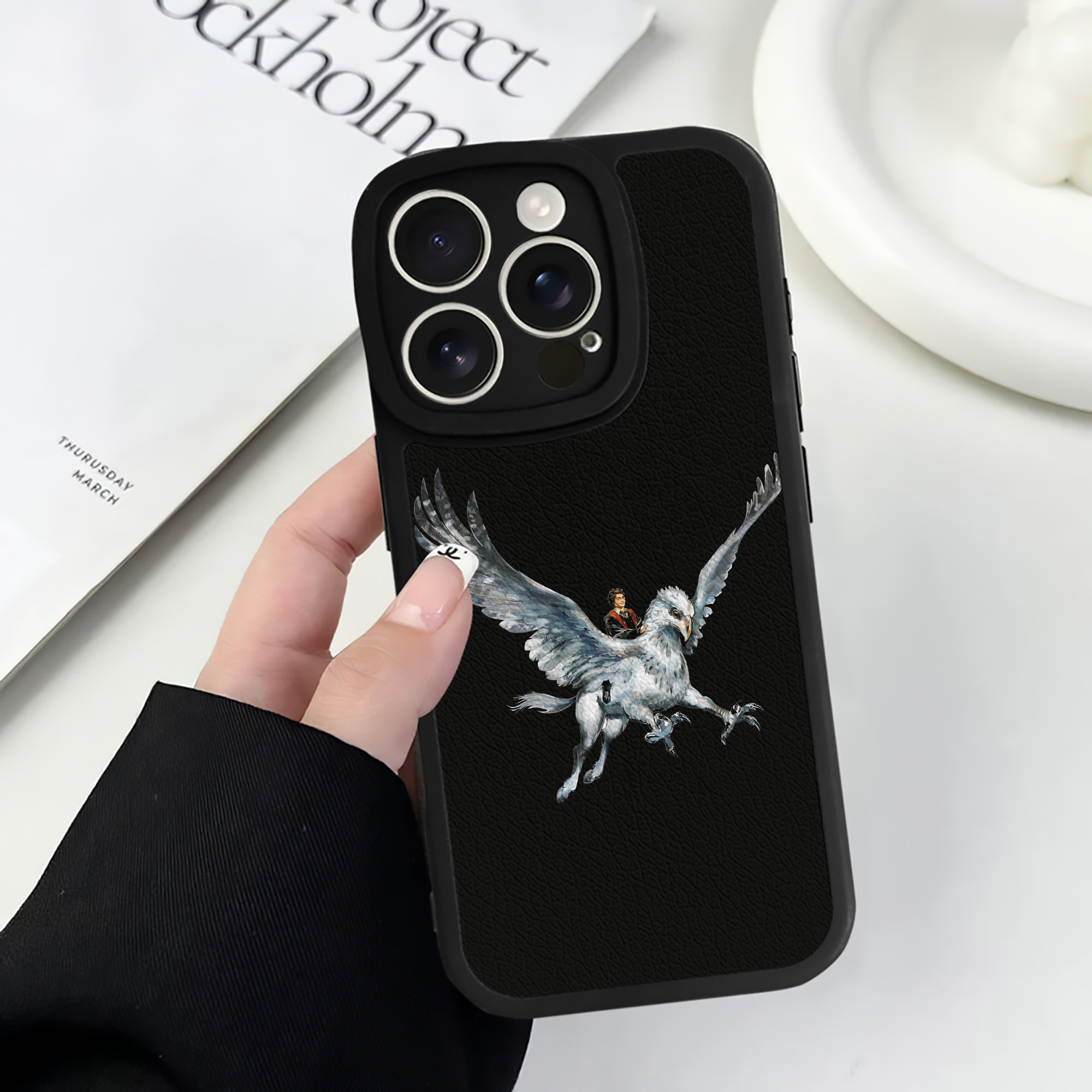 （画像用） Harry Potter ハリー・ポッターシリーズ 【iPhone 16シリーズ対応】シリコンスマホケース（レザー調） 材質：シリコン